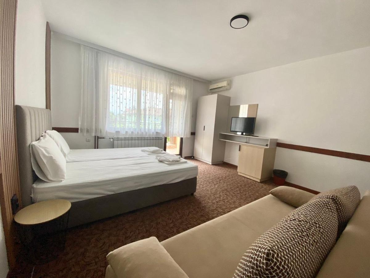 Хотел М1 Hotel Primorsko Luaran gambar