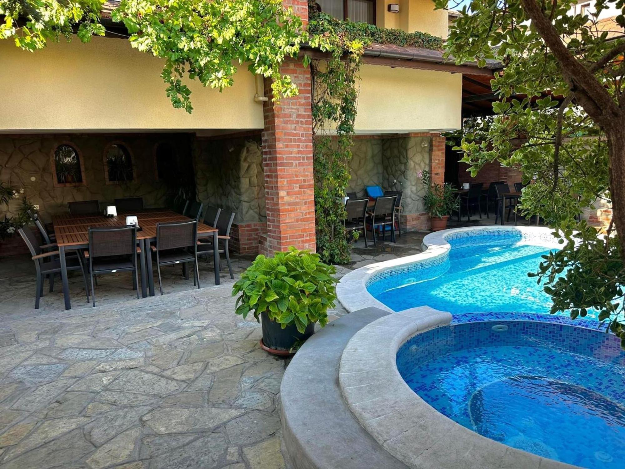 Хотел М1 Hotel Primorsko Luaran gambar